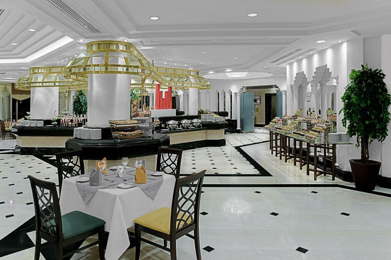Hotel Makkah Towers Mekka Exterior foto The hotel's restaurant