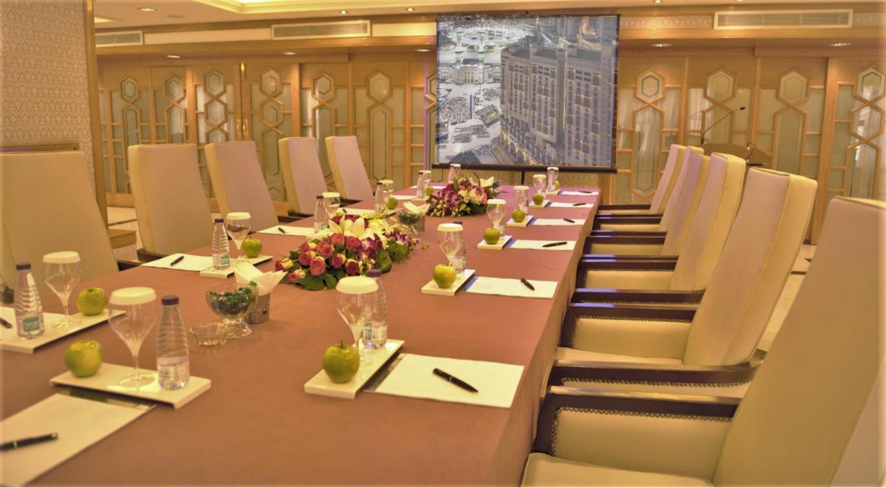 Hotel Makkah Towers Mekka Exterior foto The meeting room of the hotel